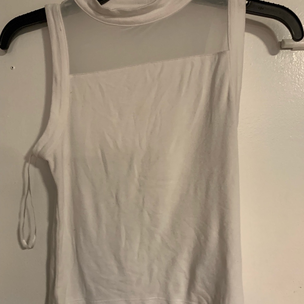 Guess cropped sleeveless shirt size S